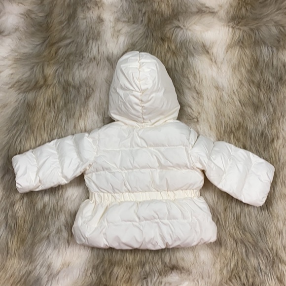 ❌Sold❌ 6-12 Month Gap Off-White Puffer Coat with Hood - Picture 3 of 10